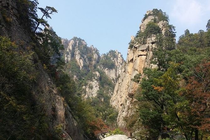 2-Day Hike through the Scenic Valleys of Mt. Seoraksan from Seoul - Sinheungsa Temple: why the first temple stop matters
