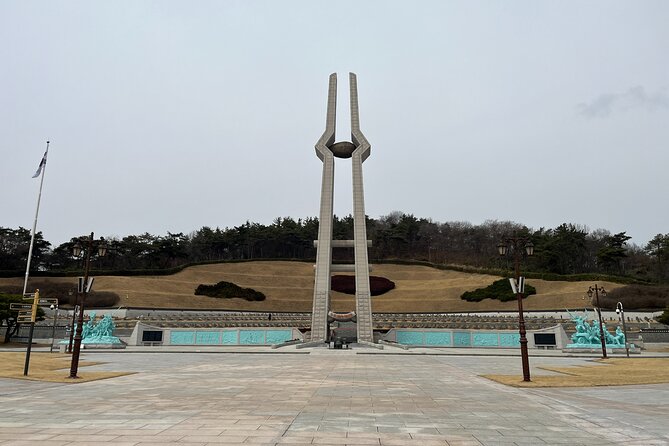 3-Day Korea Western course by K-shuttle Tour from Seoul to Busan - Day 1: Songsan-ri Tombs and King Muryeong’s royal resting place