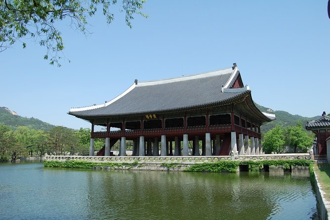 4 Hours Private tour with top attractions in Seoul - A four-stop Seoul hit list, powered by private transport