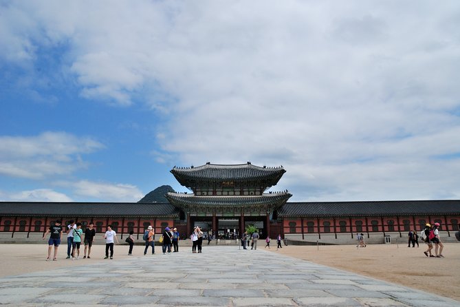 8 Hours Private tour with top attractions in Seoul - Jogyesa Temple: calm center, big reputation