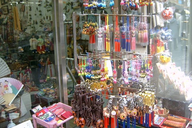 Best of Seoul Shopping Tour - Garosu-gil in Sinsa-dong: design-led street shopping for easy warm-up