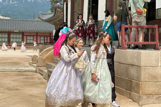 Best Seoul City Tour (Gyeongbokgung Palace,Insadong,Namsan Tower) - Gwanghwamun Gate and Gyeongbokgung Palace: the big royal moment