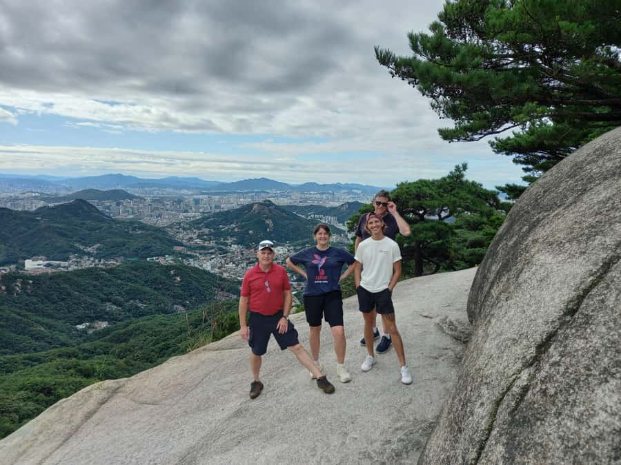 Bukhansan mountain hiking tour - 6 hours - Meeting at Gwanghwamun: the 6-hour structure that keeps it stress-free