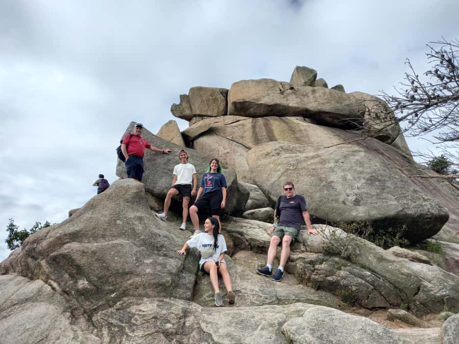 Bukhansan mountain hiking tour - 6 hours - The trail lineup: from Gugi office through rock points and Munsubong Peak