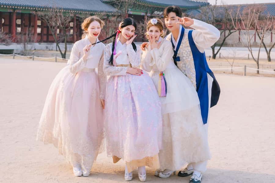 Changdeokgung Hanbok Experience at hanboknam - Where to Meet: Donhwamun-ro and the 5-Minute Walk Advantage