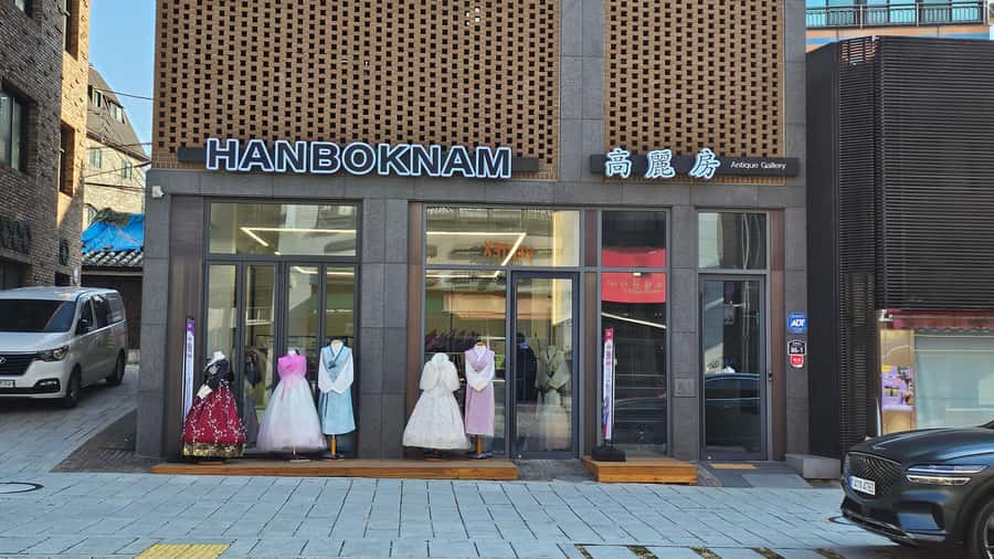 Changdeokgung Hanbok Experience at hanboknam - The Most Important Timing Detail: The 9 a.m. to 12 p.m. Rush