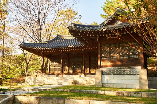 (Closed) Korea’s White House Walking Tour Blue House - The Former Presidential Office Area: Where the Past Worked