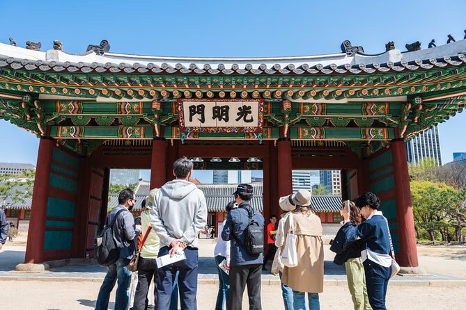 Deoksugung & Jeongdong-gil: A Walk in Korea's Rich Heritage - Gwanghwamun Square and the Walk to Cheonggyecheon Stream