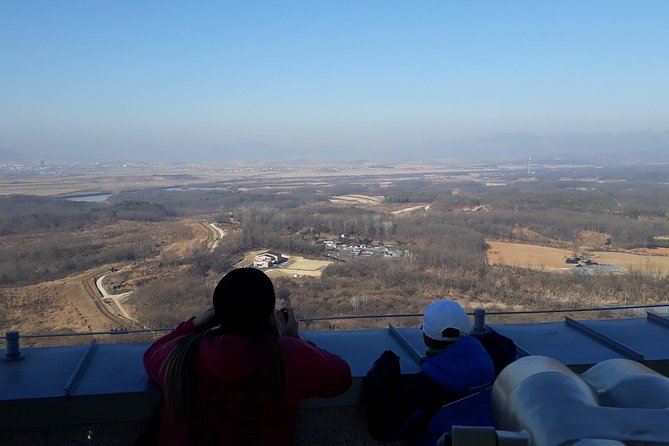 DMZ tour pick up & drop off at Incheon airport - Guides and service: what makes the experience feel human