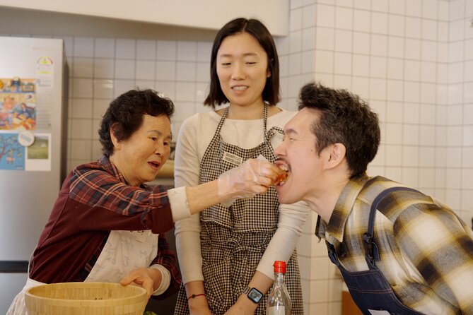 Flavors of Seoul: Grandma's Handmade Noodles to Night Market Tour - A One-Day Seoul Plan That Actually Makes Sense