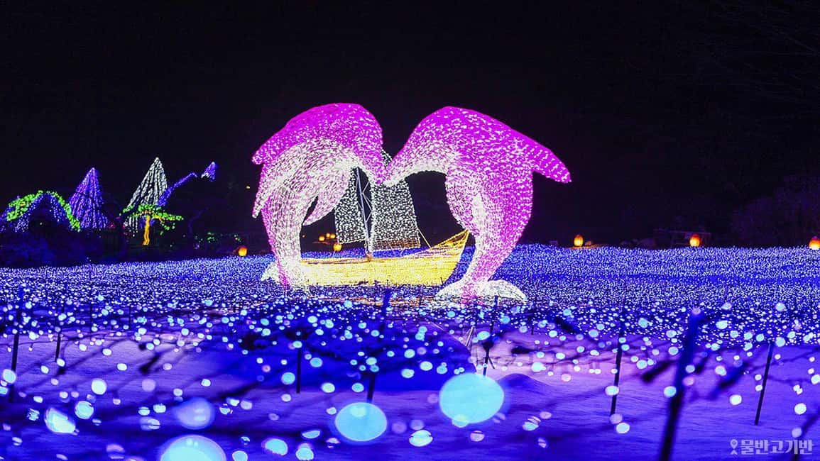 From Seoul: Hwacheon Ice Fishing and Lighting Festival Tour - Entering Hwacheon Sancheoneo Ice Festival: the winter-festival center of gravity