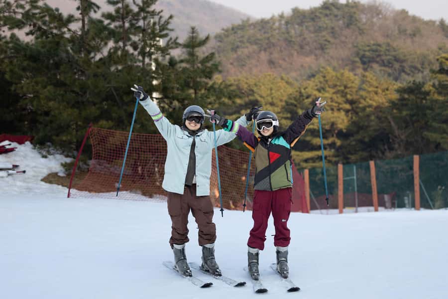 From Seoul: Korea Ski Tour - Jisan Forest Resort - What’s included in your ski setup—and what you still need to buy