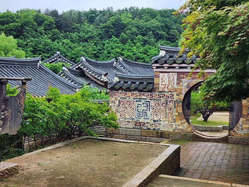 From Seoul: Suwon Hwaseong Fortress Tour - Practical Tips: Shoes, Heat, and Seasonal Show Expectations