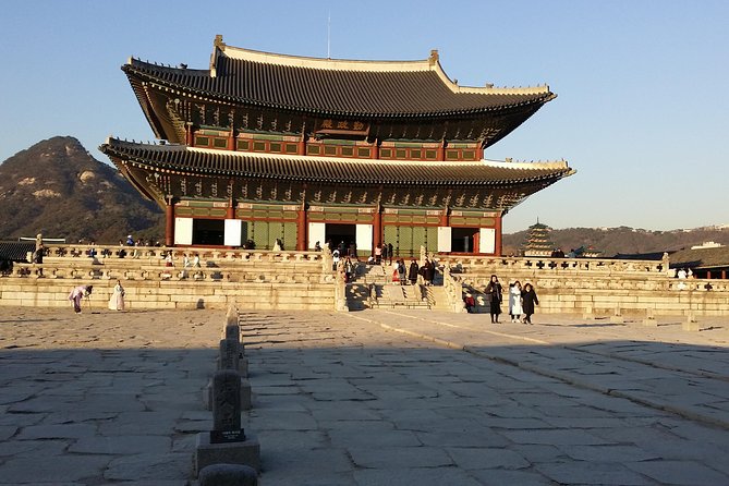 Full Day- Essential Seoul City Tour & Gourmet Tour(including Lunch and Dinner) - Bukchon Hanok Village plus Baek In-je’s House: old Seoul in real form