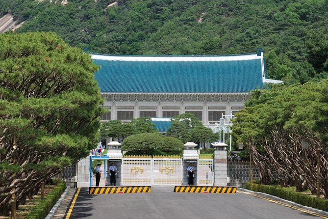 Full-Day Palace Tour in Seoul - Pickup, coach comfort, and the Blue House pass