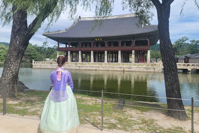 Full Day Private Seoul Tour for foodies - Insadong: the ideal “snack between sights” neighborhood