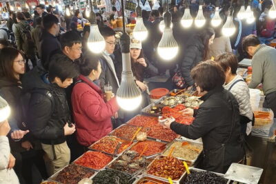 Getting a good feel of local Seoul through food (itseoulgood) - Kwangjang Market: eating your way through the crowd