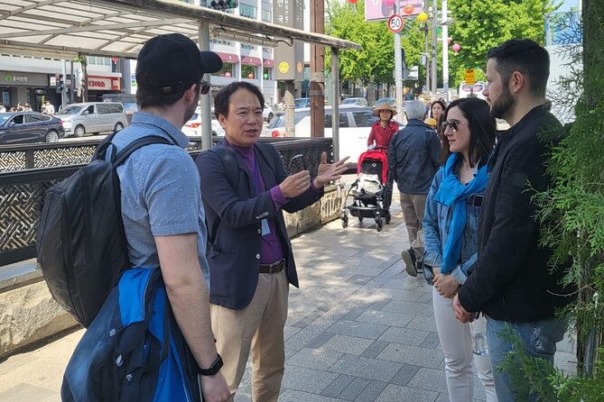 Gwangjang market Netflix Food Walking Tour with Insadong - Handling the snacks and getting the most out of the stop