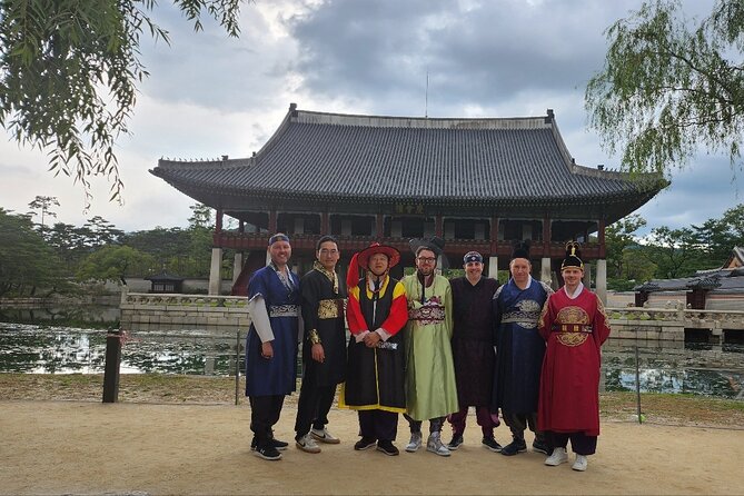 Half day Morning Seoul City Tour(Temple & Gyeongbok Palace) - National Folk Museum: what Koreans actually did, not just what rulers built