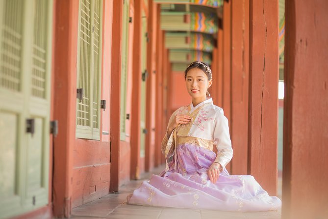 Hanbok rental, hanbok experience - Gyeongbokgung Palace in hanbok: where photos feel natural