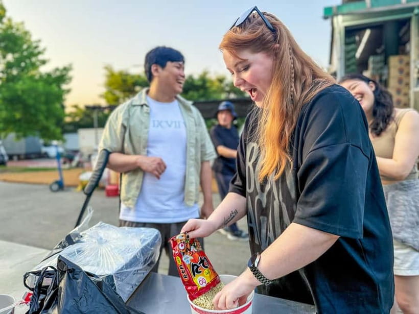 Han's River Picnic in Center of Seoul - Yeouido Hangang Park Food Zone: Variety Without the Decision Fatigue