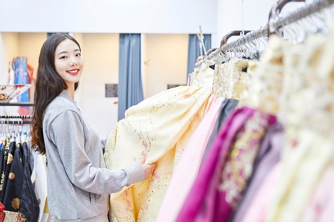 Hello Hanbok - Logistics that matter in Seoul: meeting point, transit, and crowd level