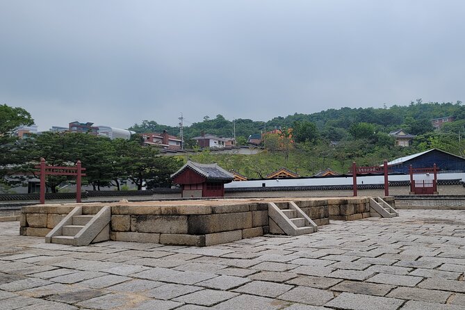 Inwangsan hike & historical sites - The Inwangsan hike: easy pace, fast peak, and that library stop