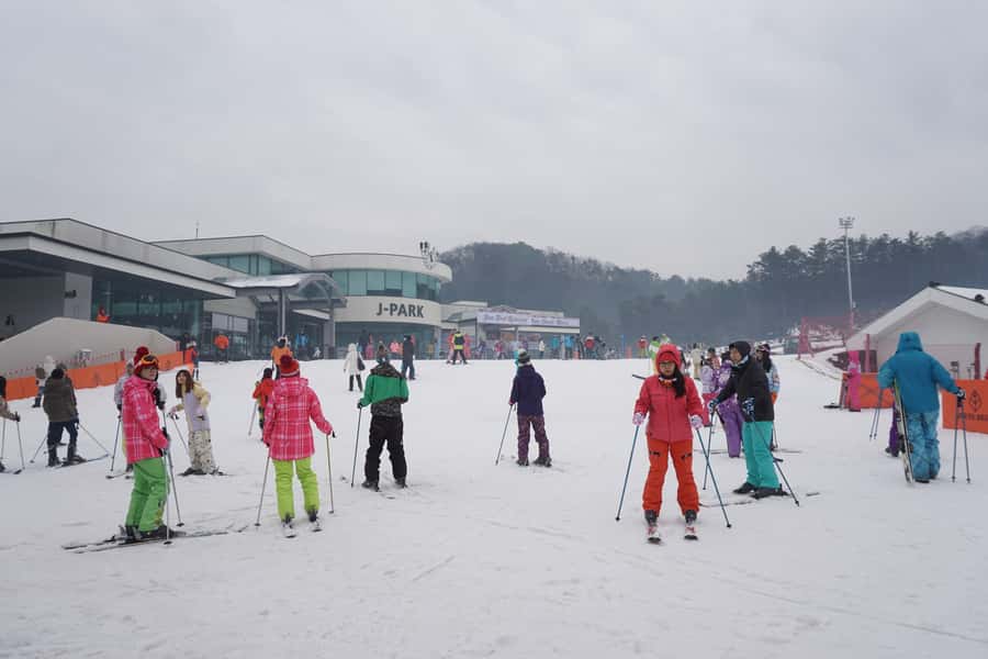 Jisan Forest Resort: Ski Full-Day Tour or Shuttle from Seoul - Before you hit the slopes: gear, clothing, and rules