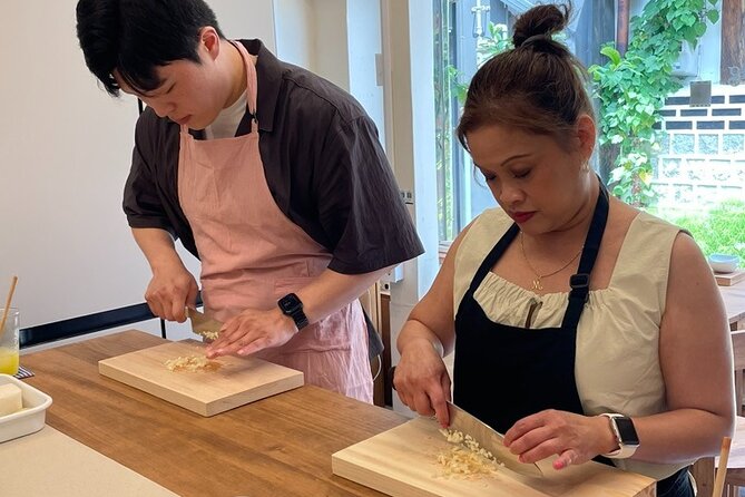 Kimchi class with Chef Hakyung near Gyeongbokgung place - The morning/afternoon flow: Palace area photo stops