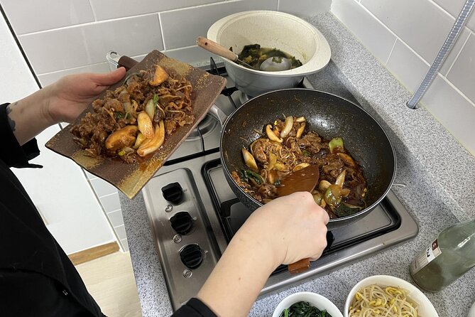 Korean Cooking Class in Seoul with a Professional Chef - Your Hands-On Timeline: Class, Market (Optional), Then the Meal