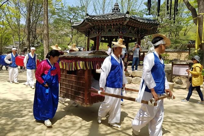 Korean Folk Village Afternoon Half day Tour - Entering the Village: 99 Rooms, Ordinary Houses, and Market Streets