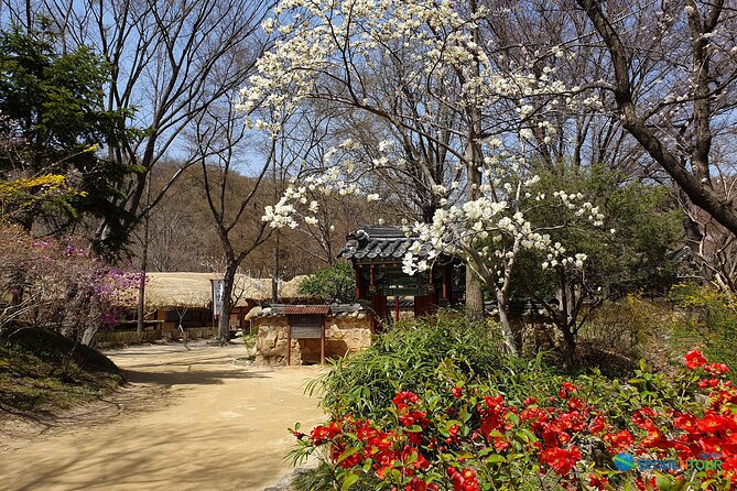 Korean Folk Village Half-day Guided Tour from Seoul - Stop 2: Inside the Korean Folk Village—houses, artifacts, and regional variety