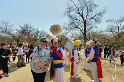 Korean Folk Village Half-day Guided Tour from Seoul - Stop 1: Seoul departure—using the drive time well