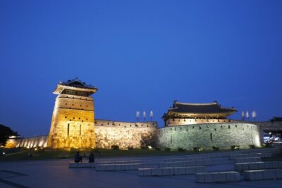 Korean Folk Village & Suwon Hwaseong Fortress Private Tour - Hwaseong Fortress: walking the 5.7 km wall loop and its big features
