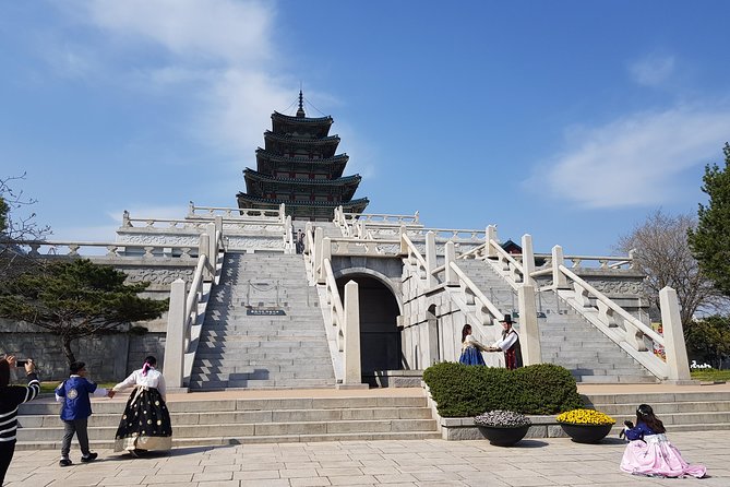 Korean Palace and Market Tour in Seoul Including Insadong and Gyeongbokgung Palace - Insadong Antique Alley and Namdaemun Market: Souvenirs With Two Different Vibes