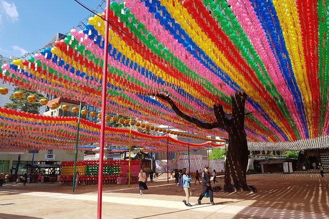 Korean Palace and Temple Tour in Seoul: Gyeongbokgung Palace and Jogyesa Temple - National Folk Museum: everyday life, not just dynasties