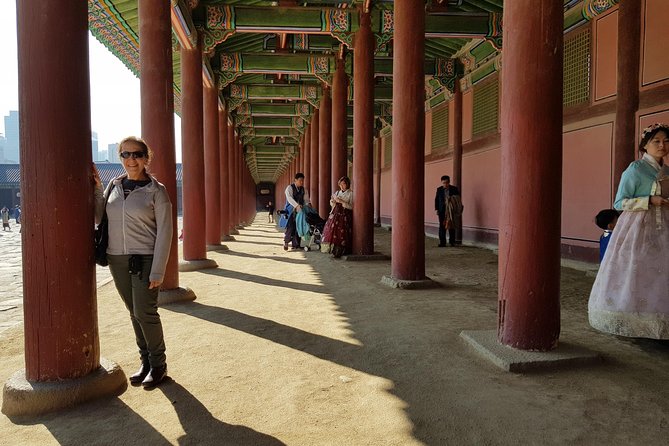 Layover Tour for essential Seoul City & Gourmet tour(Incl. Lunch) - Bukchon Hanok Village, National Folk Museum, and Baek In-je House