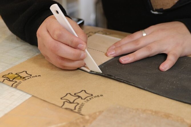 Leather Products Workshop in Seoul - A Quiet Leather Workshop in the Middle of Seoul