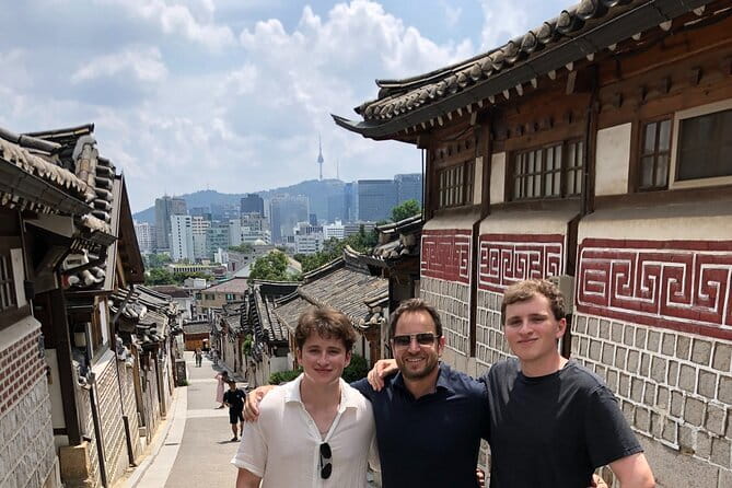 Lee’s Private 4-hour Customized Seoul Tour - Traditional markets and historic streets: Gwangjang, Namdaemun, Bukchon, and Insadong