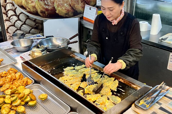 Mangwon Market Food tour By Locals; Cheap Eats to Fancy Feast - Hangang Park Fried Chicken Finale: A Scenic Way to Finish Strong