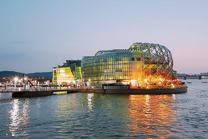 Moonlight Rainbow Fountain Show Night Tour in Seoul - Banpodaegyo Bridge: rainbow fountain time and Sevitsome islands