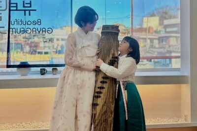 Play Gayageum in Hanbok Cultural Experience in Bukchon - Meeting Beautiful Gayageum: What Your First 10 Minutes Look Like