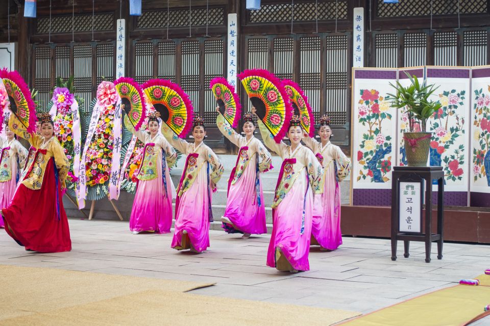Private Customized Seoul Tour with Your Korean Buddy - Insadong for Teahouses, Souvenirs, and Street-Level Culture