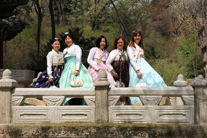 Private day tour Korea(Seoul trip) with Professional Photographer - South of Seoul for Folk Village, Fortress, and Everland Style Day Trips