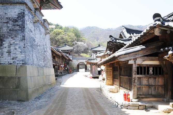 Private day trip to Korean Folk Village & Dae Jang Geum Park - Door-to-door Seoul pickup: why it matters more than you think