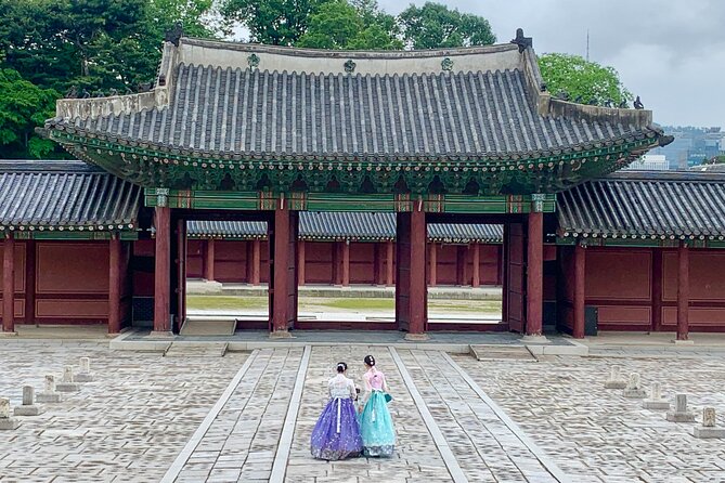 Private Full-Day Guided Tour in Seoul with Lunch, Tea and Dinner - Cheonggyecheon Stream and HiKR Ground: Short Stops With Big Atmosphere