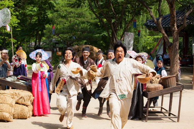 Private Korean Folk Village, Suwon Starfield Libarary&Hwaseong - Starfield Suwon Library: free entry, photos, and a mall reset