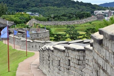 Private Korean Folk Village, Suwon Starfield Libarary&Hwaseong - Hwaseong Fortress: seeing the big picture in one guided hour