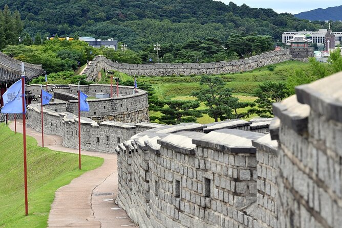 Private Korean Folk Village, Suwon Starfield Libarary&Hwaseong - Hwaseong Fortress: seeing the big picture in one guided hour