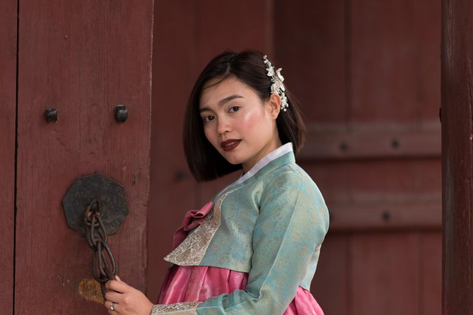 Private Palace Photo Shoot in Seoul with a Photographer - Photo Delivery: Over 200 Originals Plus Edited Favorites